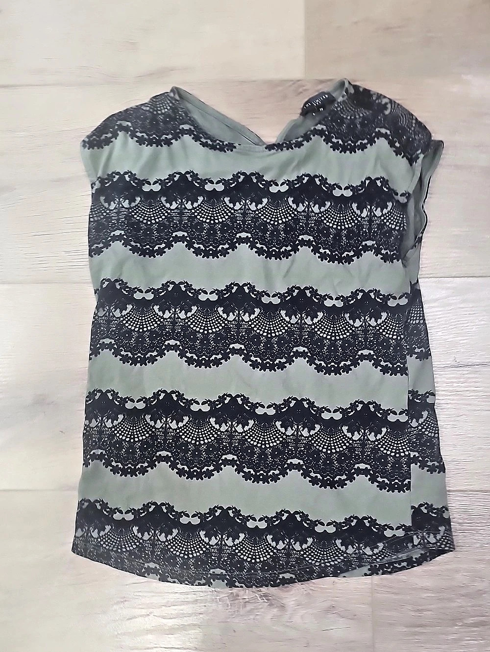 The Limited Lace Print Tank Top in Green & Black Size XS